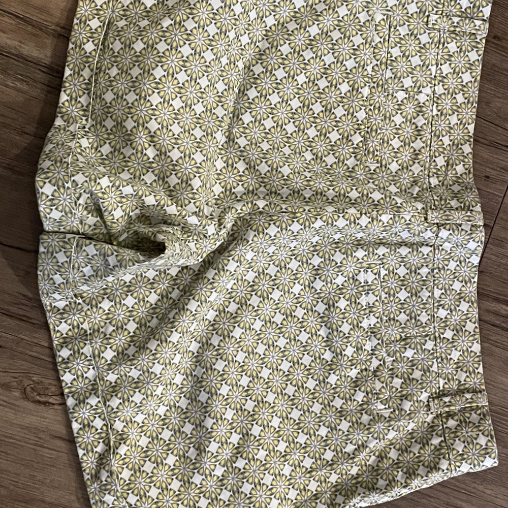Shorts - Picture 3 of 3
